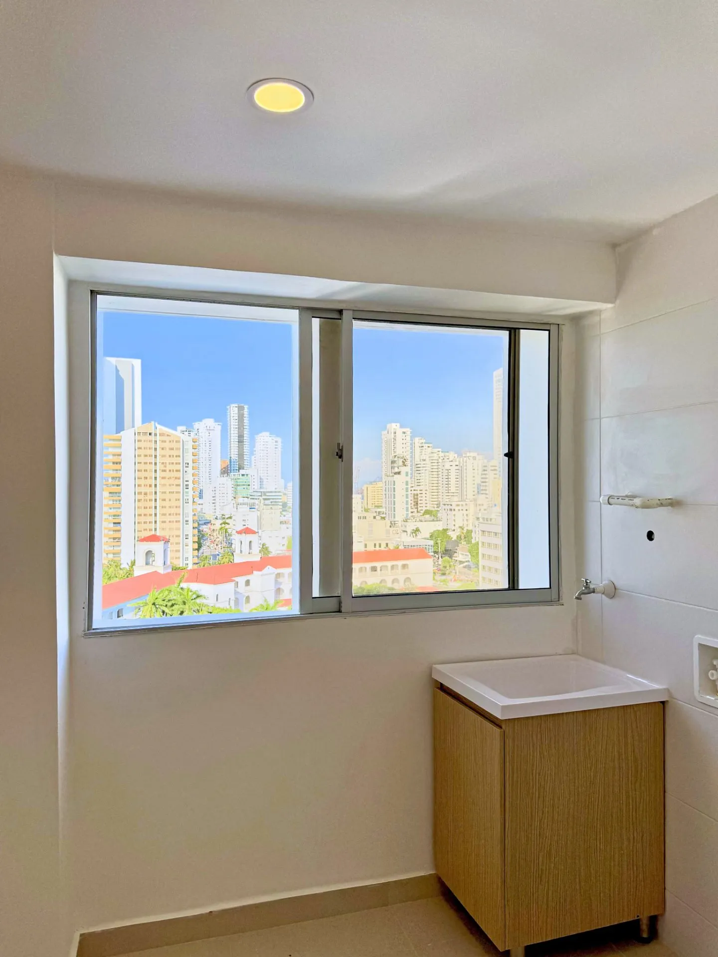 Apartamento en venta El Laguito, piso 12, vista al mar – 97 m² — foto 14