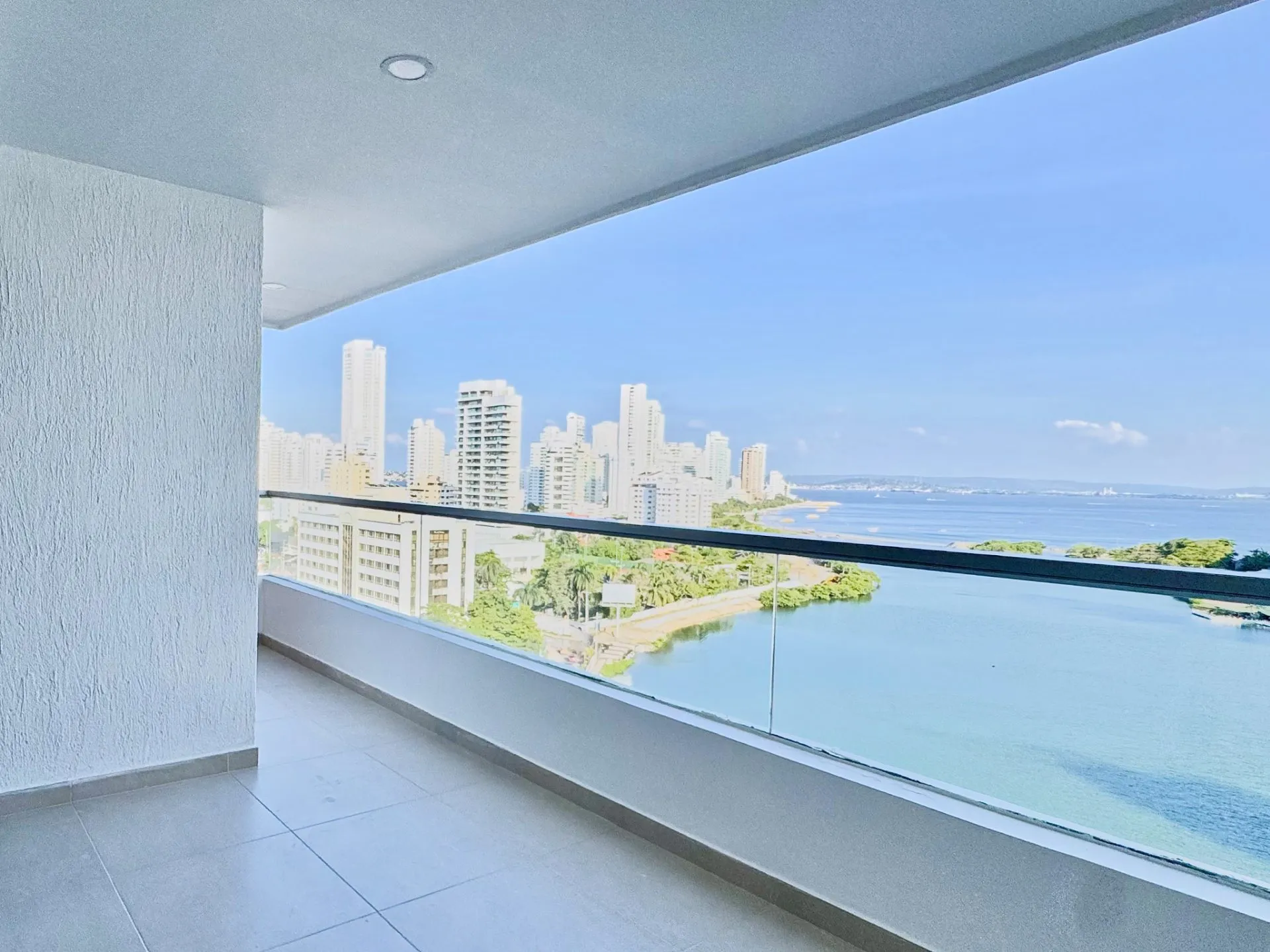 Apartamento en venta El Laguito, piso 12, vista al mar – 97 m² — foto 5