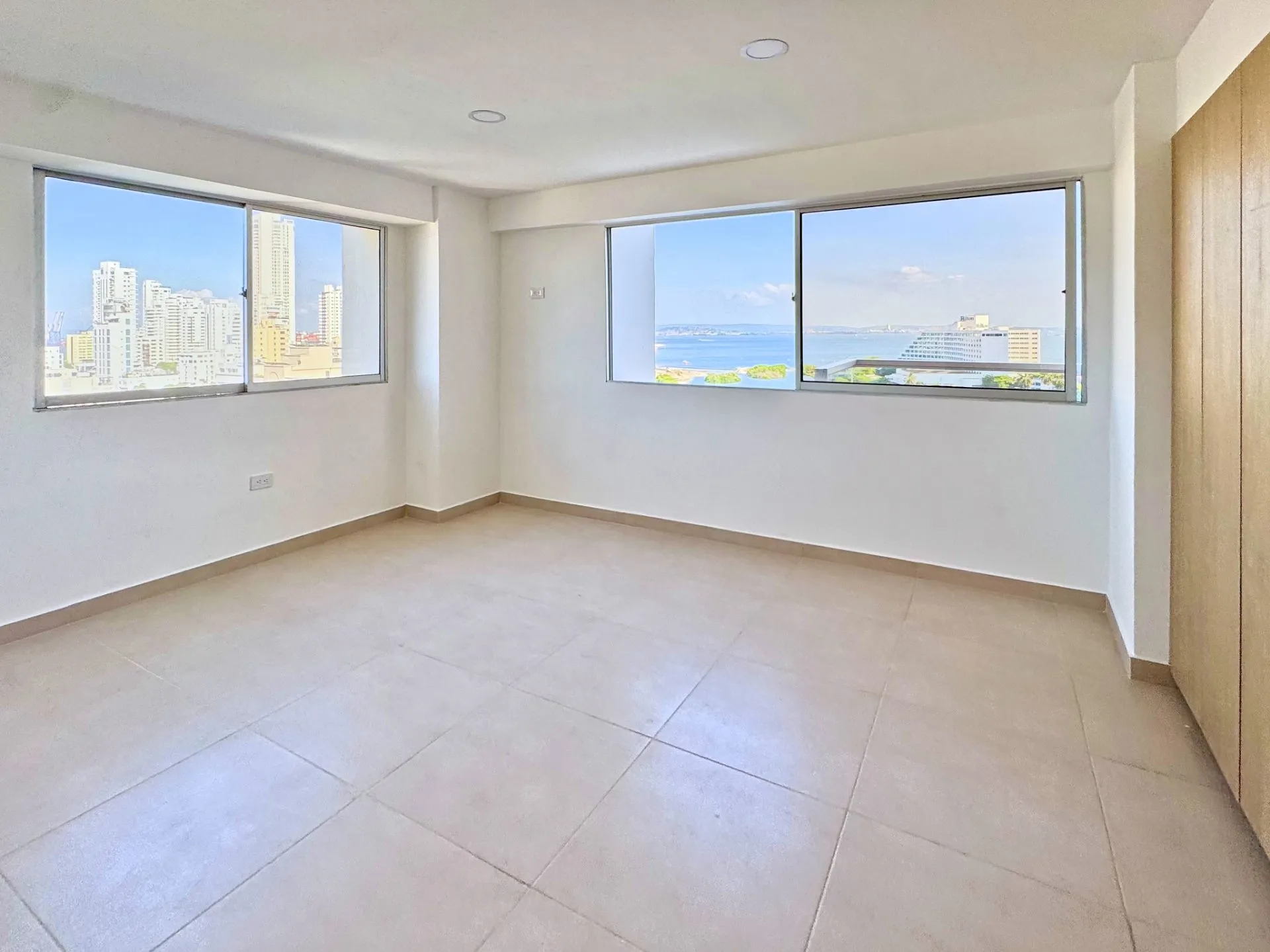 Apartamento en venta El Laguito, piso 12, vista al mar – 97 m² — foto 7