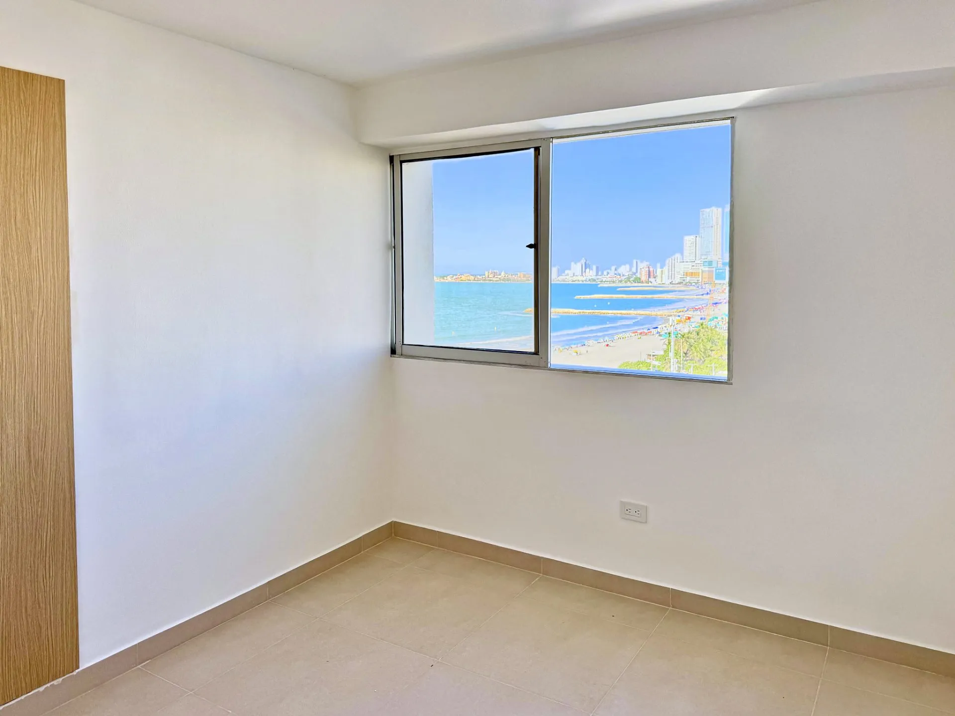 Apartamento en venta El Laguito, piso 12, vista al mar – 97 m² — foto 9